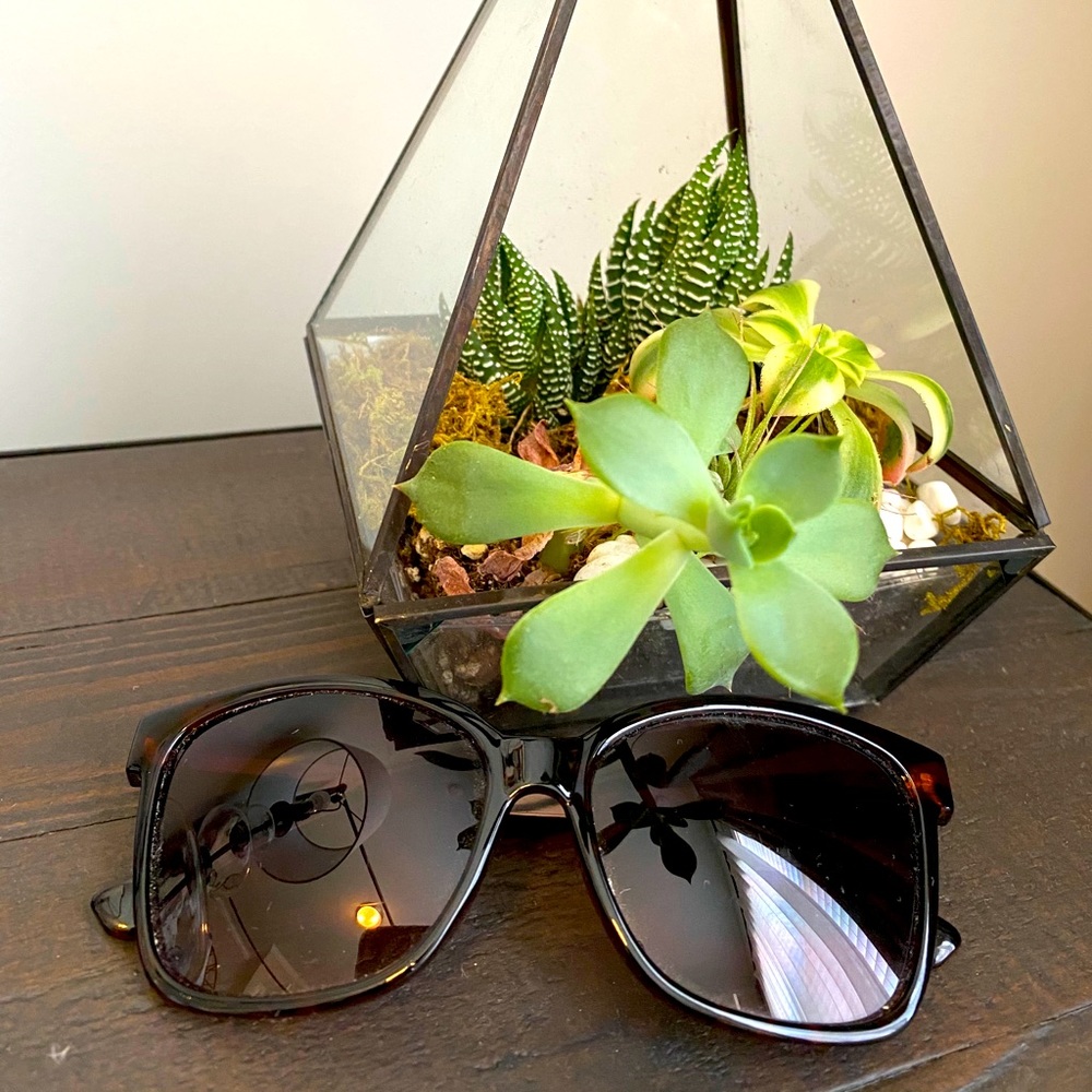 Women’s Oakley sunglasses